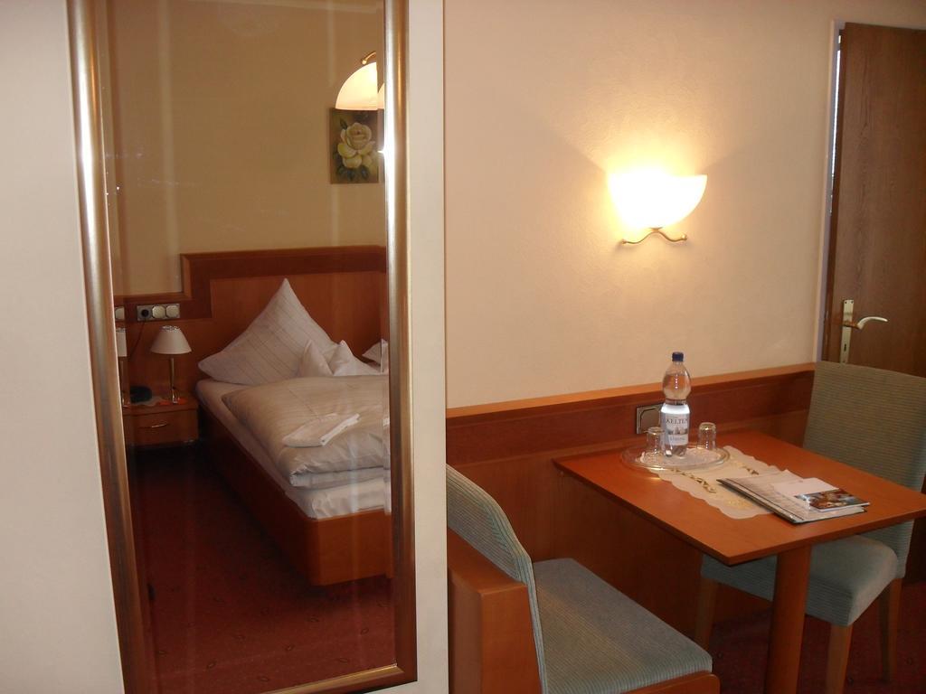 Hotel Reichsschenke Zum Ritter Gotz "Garni" Kröv Rum bild