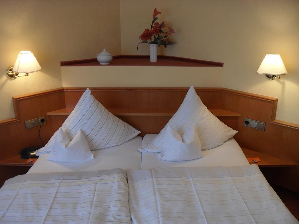 Hotel Reichsschenke Zum Ritter Gotz "Garni" Kröv Rum bild