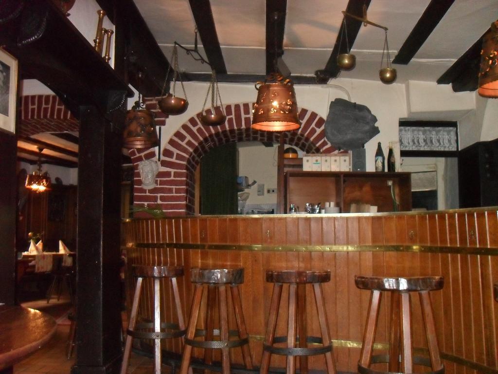 Hotel Reichsschenke Zum Ritter Gotz "Garni" Kröv Exteriör bild