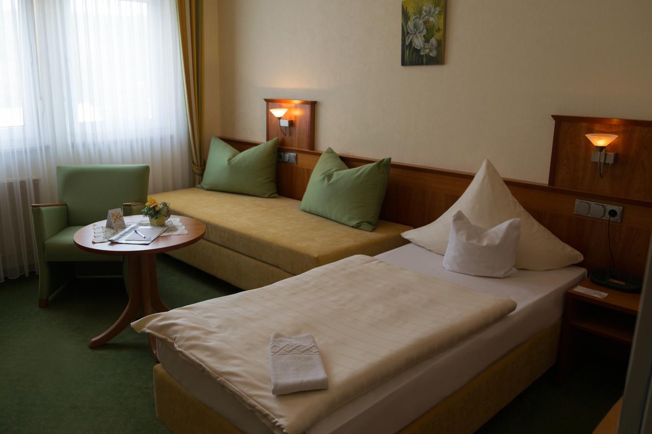 Hotel Reichsschenke Zum Ritter Gotz "Garni" Kröv Exteriör bild