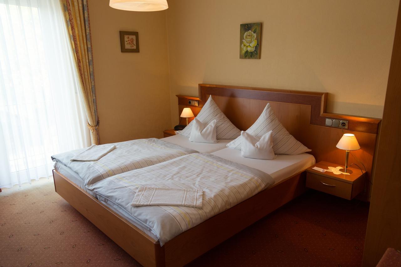 Hotel Reichsschenke Zum Ritter Gotz "Garni" Kröv Exteriör bild