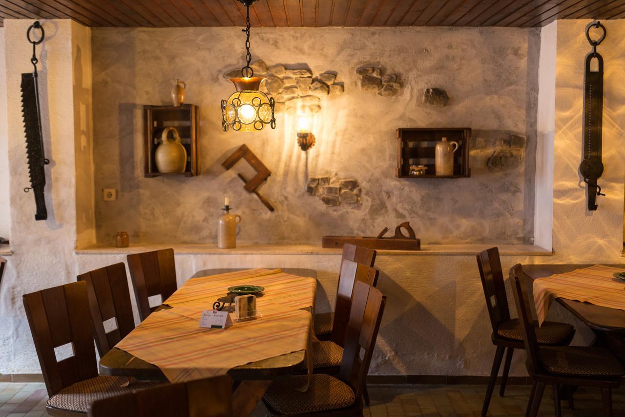 Hotel Reichsschenke Zum Ritter Gotz "Garni" Kröv Exteriör bild