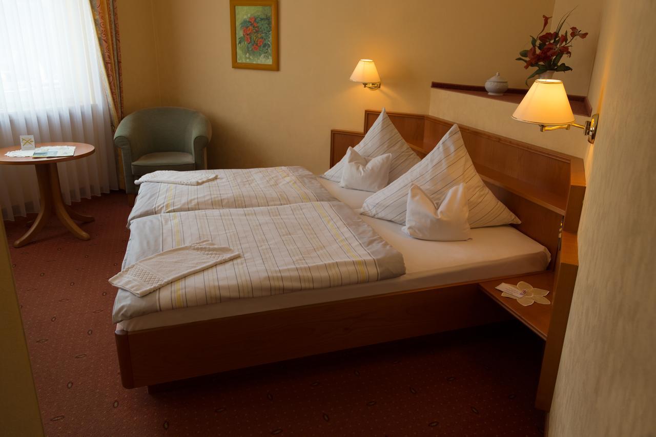 Hotel Reichsschenke Zum Ritter Gotz "Garni" Kröv Exteriör bild